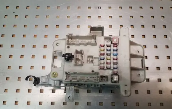 Toyota RAV 4 (XA20) Fuse module