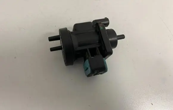 Mercedes-Benz C W203 Turbo solenoid valve 0005450527 4950152