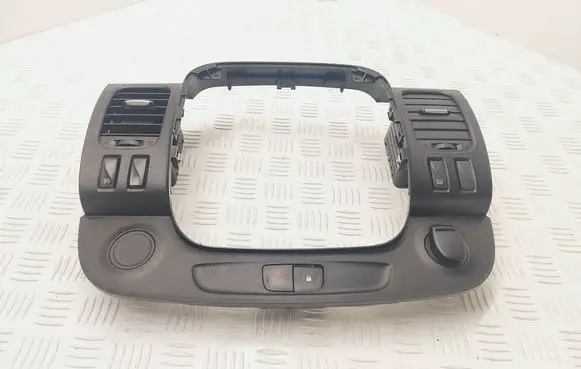 Opel Vivaro Radio/GPS head unit trim 93453370 93452451 93453371