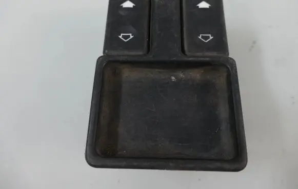 BMW 5 E34 Electric window control switch 1374491