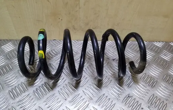 Toyota Avensis T270 Rear coil spring