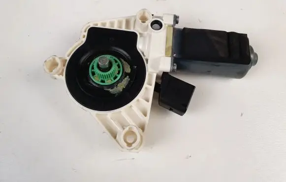 Mercedes-Benz CLA C117 X117 W117 Front door window regulator motor