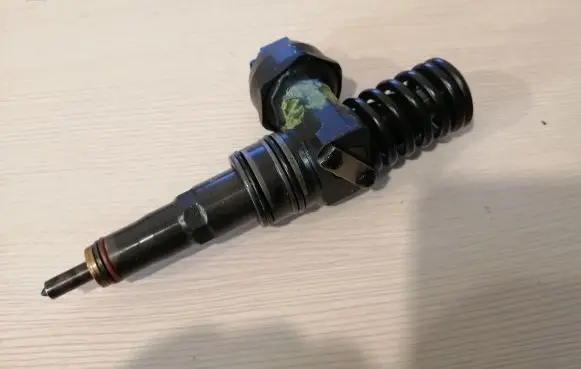 Volkswagen Caddy Fuel injector 038130073BN