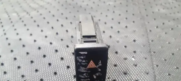 Hyundai Lantra I Hazard light switch