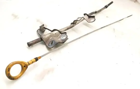 Toyota Avensis T250 Oil level dip stick 