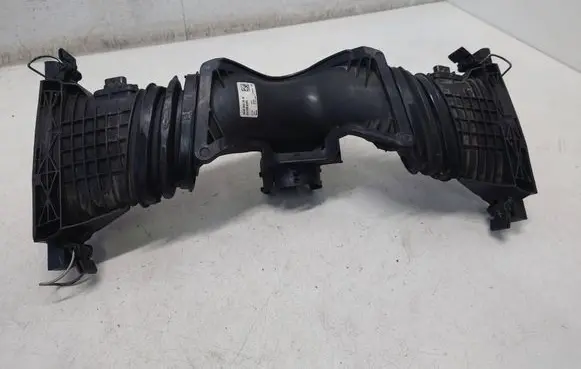 Mercedes-Benz E W212 Turbo air intake inlet pipe/hose A6420900042 6420900042