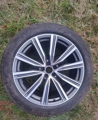 Audi Q8 R21 alloy rim 4M8601025G