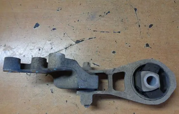 Fiat 500X Gearbox mounting bracket 519996360 520043160