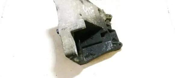 Ford Focus Engine mounting bracket
