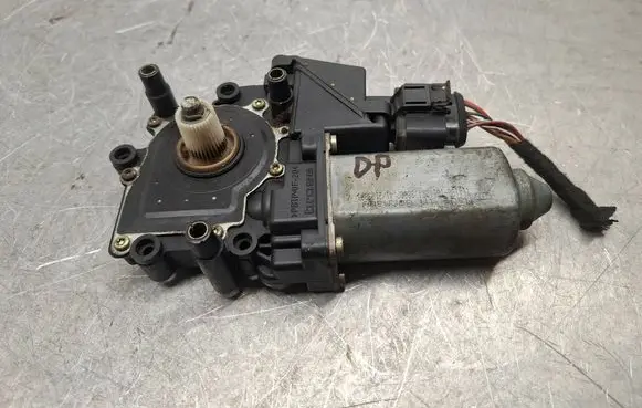 Audi A6 S6 C5 4B Front door window regulator motor 119024114 05071941