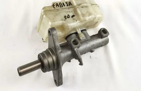 Skoda Fabia Mk2 (5J) Master brake cylinder 6R0611301A