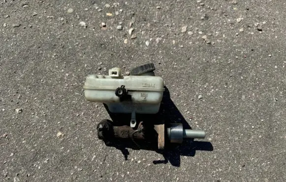 Mercedes-Benz Sprinter W901 W902 W903 W904 Master brake cylinder A0004316401