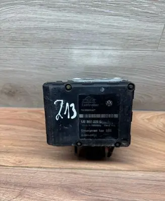 Volkswagen Polo ABS Pump 1J0907379G HLS8109V40 10094903403