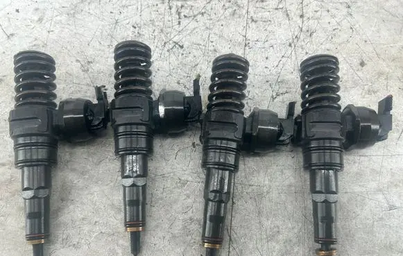 Volkswagen Caddy Fuel injectors set 0414720215