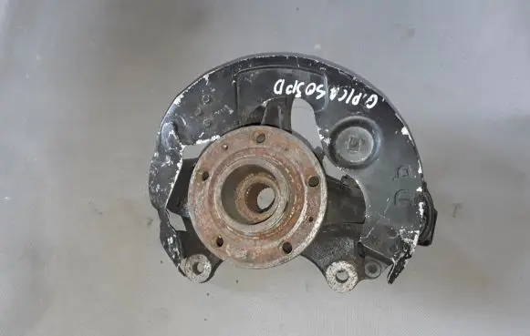 Citroen C4 II Picasso Front wheel hub 1610138080