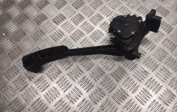 Volvo XC70 Accelerator throttle pedal 9496822 00776922 B210