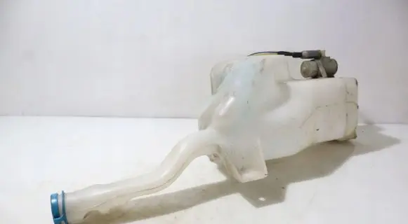 Windshield washer fluid reservoir/tank