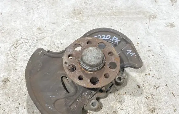 Mercedes-Benz C W204 Front wheel hub spindle knuckle