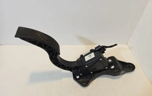 Hyundai Santa Fe Accelerator throttle pedal 327262B100