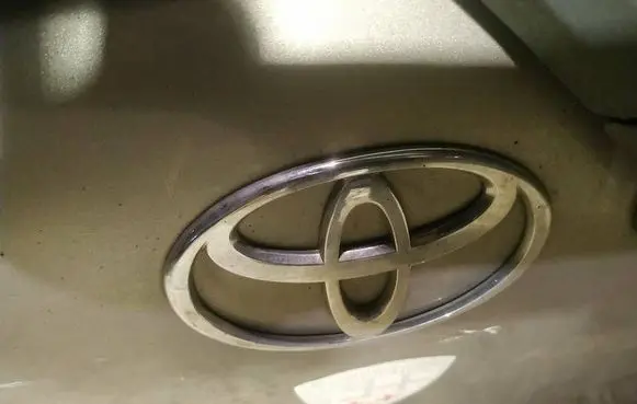 Toyota Yaris Manufacturer badge logo/emblem 