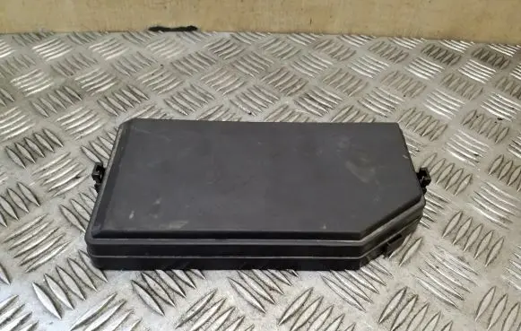 Honda CR-V Fuse box cover