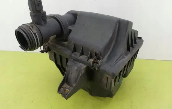 Volkswagen Transporter - Caravelle T4 Air filter box 074129607