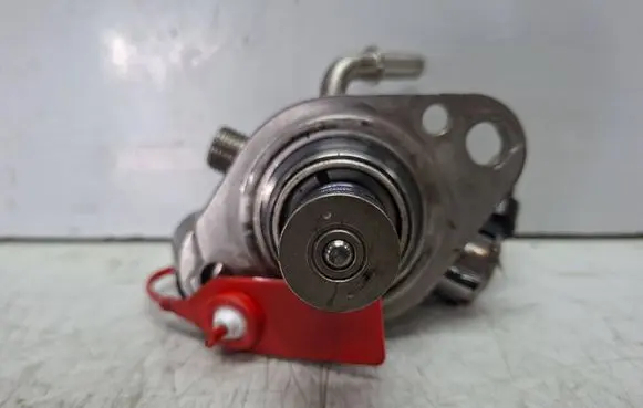 Opel Corsa F Mechanical fuel pump S27647128 0261520710
