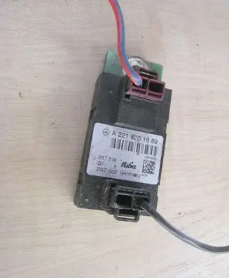 Mercedes-Benz S W221 Aerial antenna amplifier A2218201889