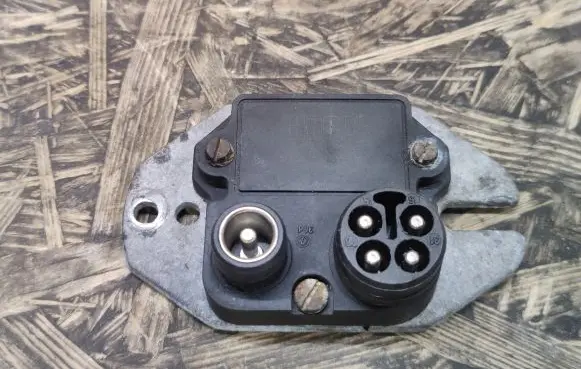 Mercedes-Benz SL R107 Ignition amplifier control unit 138019