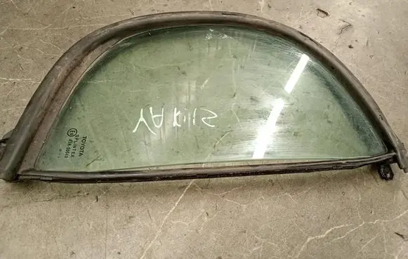 Toyota Yaris Rear side window