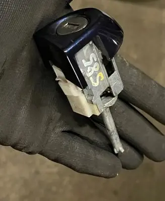 BMW X3 F25 Front door lock (next to the handle) E9xL2zp5