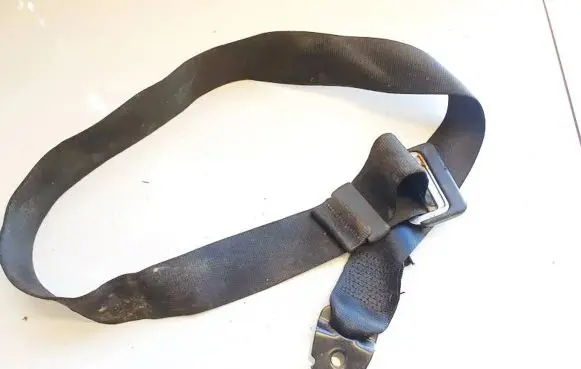 Middle seatbelt (rear)
