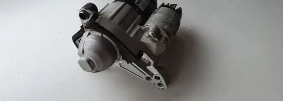 Nissan Pulsar Starter motor 233006867R