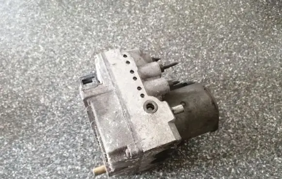 Volkswagen Transporter - Caravelle T4 ABS Pump 701614111D 0265220008