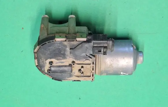 Volkswagen Caddy Wiper motor 1137328309 1009980923 H339593429