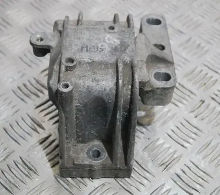 Volkswagen PASSAT B6 Engine mount bracket 1K0199262P