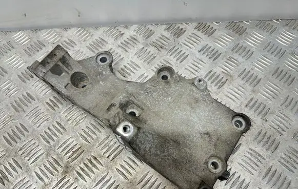 Volkswagen PASSAT B6 Engine mounting bracket 038903143