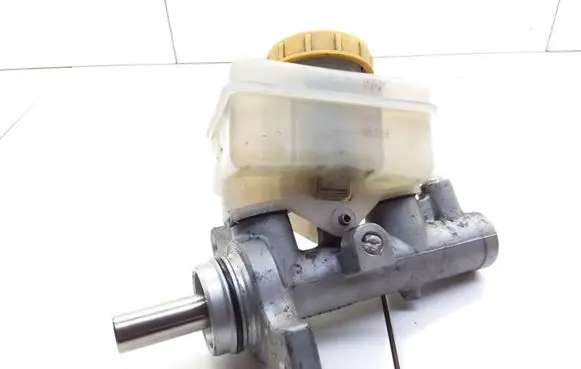 Master brake cylinder