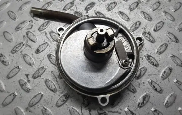 Mercedes-Benz A W168 Vacuum pump A6682300165