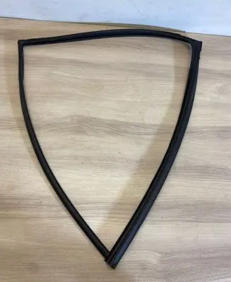Toyota RAV 4 (XA50) Rubber seal rear door window/glass 6815242060