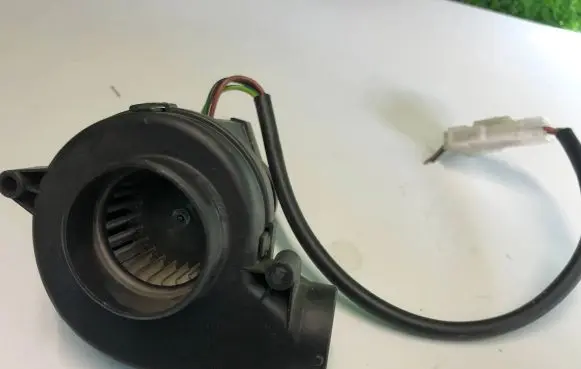 BMW 5 E39 Engine control unit/module fan 0130002831 129017451829