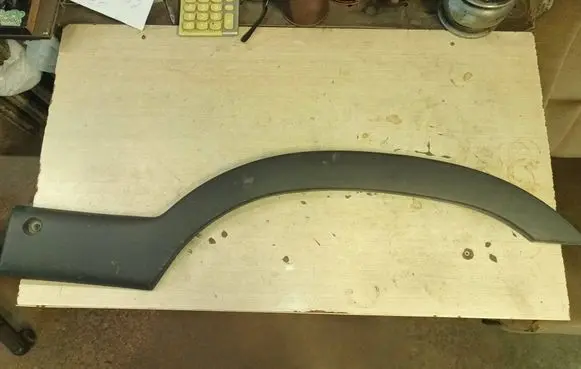 Renault Master II Rear arch trim 7701692572