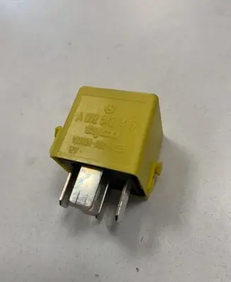 Mercedes-Benz A W169 Other relay A0025421419 V23134A52X335