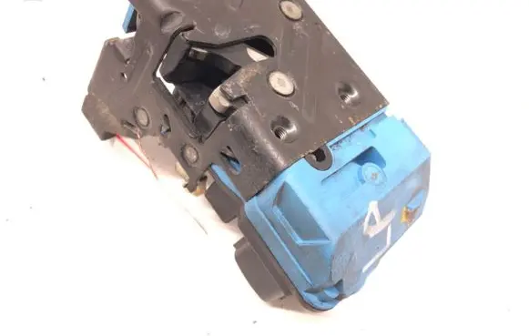 Volvo S60 Front door lock 8650544