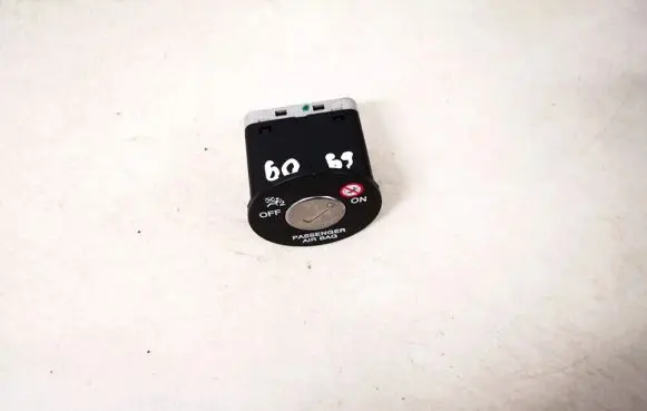 Passenger airbag on/off switch