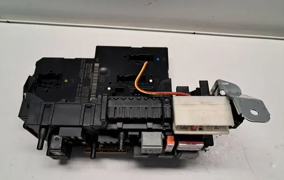 Mercedes-Benz C W204 Fuse box set 2049005003