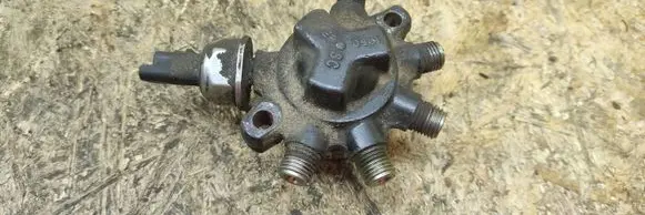 Ford Focus Fuel distributor 1S4Q9D280AD R9144Z020D 9307Z507A