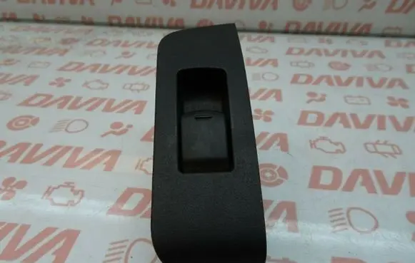 Nissan X-Trail T31 Electric window control switch 82960JG00A