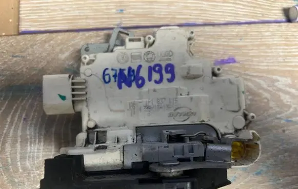 Seat Altea Front door lock 1P1837015