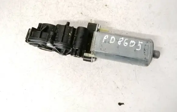 Volvo S80 Seat adjustment motor 0390203247